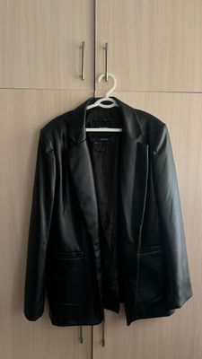 пиджак кожаный женский Pull & bear