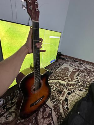 Akustik gitara 150$ kami bor