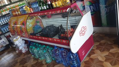Vetrina xaladilnik bor ishlashi zur kmga kerak bulsa aloqaga