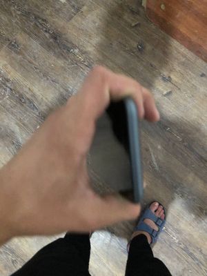 Iphone11 Xotirsi-64 Bataryasi-75%narxi=200$ kelshm