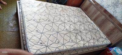 Продам матрас в хорошем состоянии.
