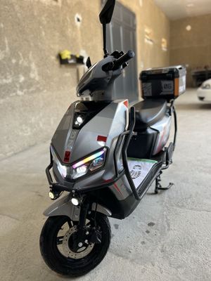 Moto skuter.