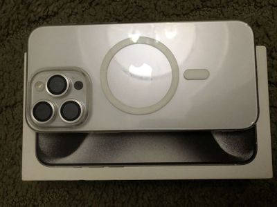 Iphone 15 pro max white sotiladi