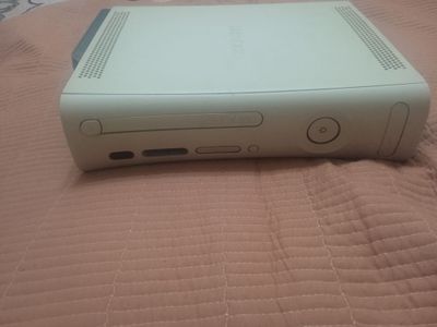 Xbox 360 60GB Продаю Xbox 360