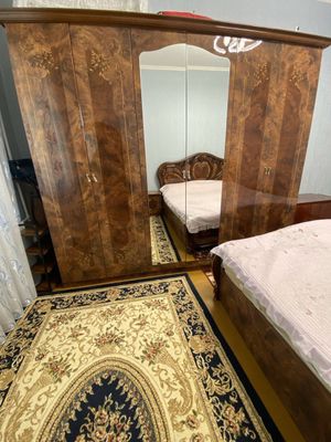 Шкаф сотилади срочно холати яхши