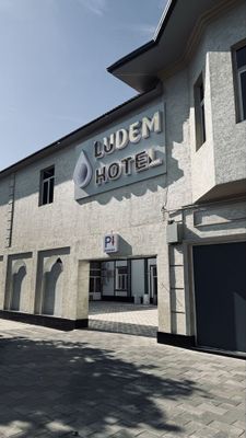 bez zakz ludem hotel