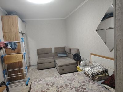 Яшнобадский район. Домик на земле.
