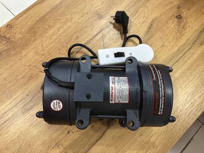 Ploshadkali Vibrator Площадочный вибратор Uragan 0,75