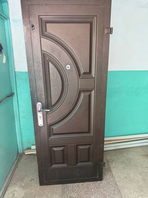 Продаётся металическая дверь