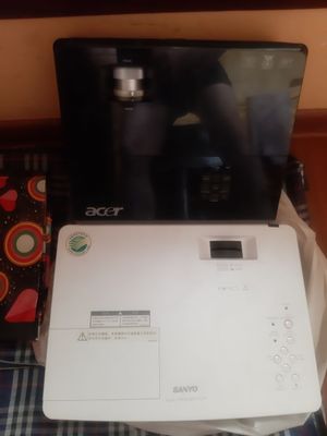 Продам проэкторы на запчасти SANYO и Acer