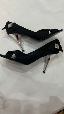 Элегантные женские туфли на каблуке