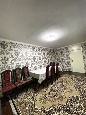 Maksim Gorkiy metrosi yonida kvartira bor