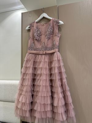 Нарядное женское платье