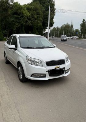 Срочно продаю автомобиль нексия 3 ltz