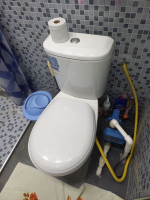 Продаётся унитаз и раковина