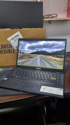 Yangidek Asus laptop 14 Celeron 4020