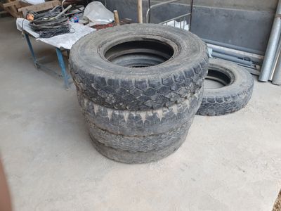 Отдам даром шины для зил, испорченные