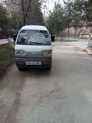 Yurib turgan damas sotiladi
