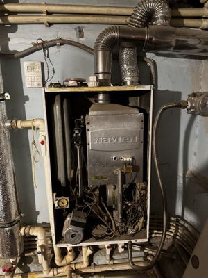 Navien двухконтурный котел в рабочем состоянии