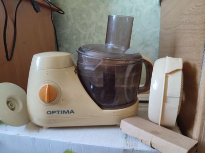 Комбайн кухонный в хорошем состоянии.Optima