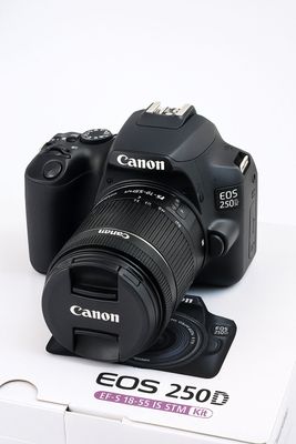 Canon EOS 250D + 18-55mm IS STM Kit – Yangi holatda