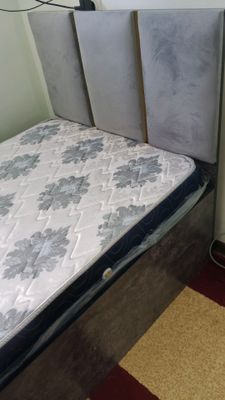 новая кровать с ортопедическим матрасом