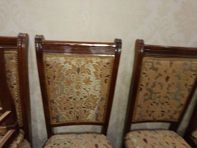 Срочно продается стол со стульями