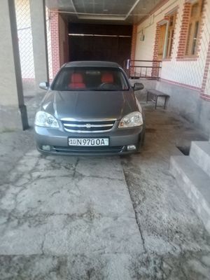 Lacetti 1.8 sotiladi