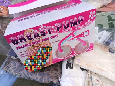 Breast pomp apparati
