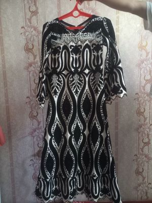 2 ta ayollar oqshom kiyimlari sotiladi