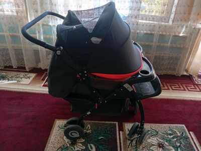 Коляска эгизакчаларга