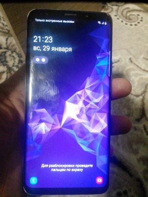 samsung s9+ yaxshi turibdi ozgina qirilgan joylari bor.