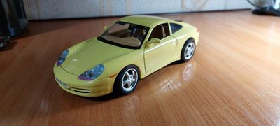 Масштабная модель автомобиля 1-18.