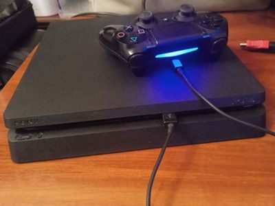 Playstation 4 slim