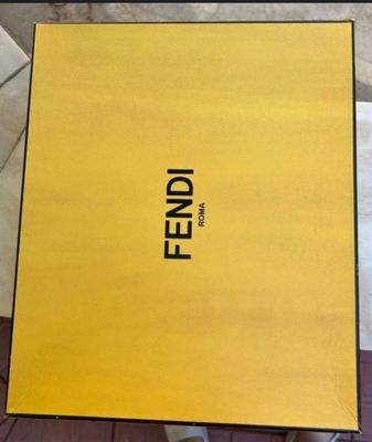 Кросовки Fendi Для ценителей бренда куплено за$900