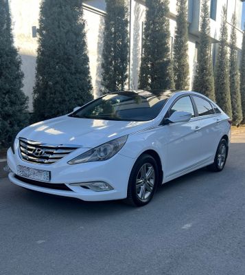 Hyundai Sonata Srochniy sotiladi