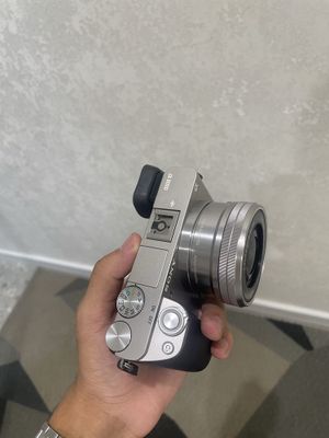 Sony A6000 + 16–50mm Kit