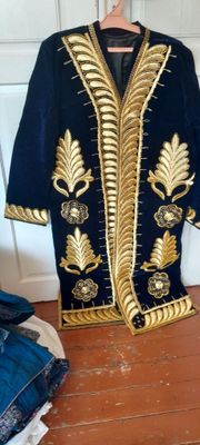 Чапан велюровый с золотым орнаментом