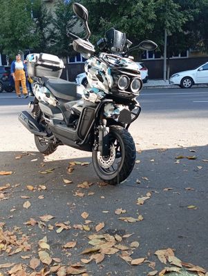Skuter tank sotiladi 900$. 150kub.