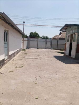 Ахмад Яссавий 12 соток 6 хона ва 16 соток 3 хона ховли сотилади.