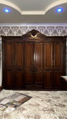 Шикарный комплект из очень хорошего дерева.
