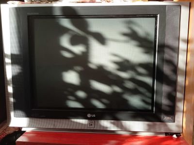 Телевизор LG катта экран