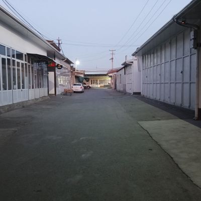 Hovli sotiladi optom bozorni uzida eshik tagi bozor