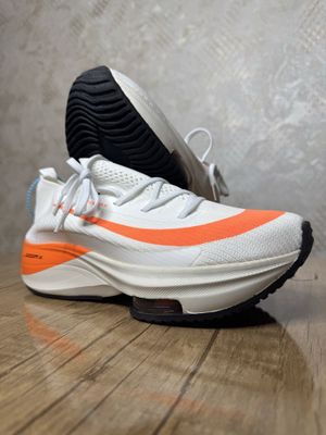 Nike Zoomx orginal Sportivniy sotiladi 44 razmer