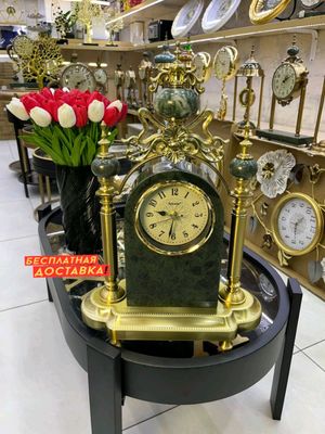 Настольные часы Armens на мраморной основе