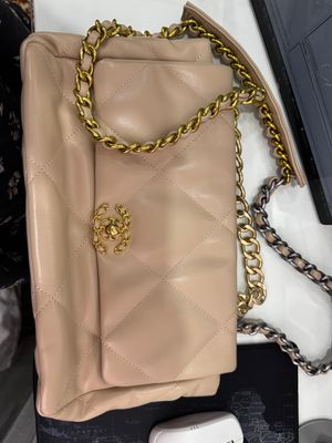 Сумка Chanel бежевого цвета почти новая