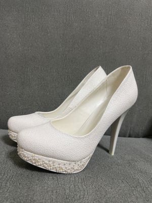 Holati yaxshi razmeri 37 narhi 200.000