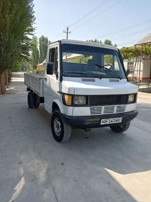 Mercdezbenz 601 .