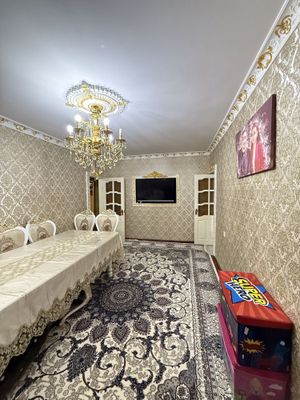 Срочно продается квартира. Бухара 5-мкр 1 этаж. Кирпичный дом