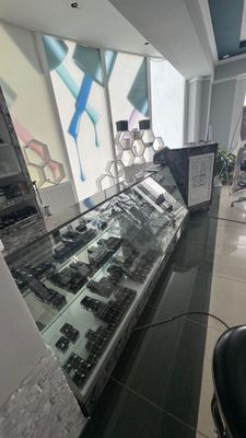 Продается мебель, ресепшен и витрины для салона красоты или магазина